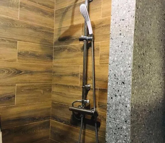 아파트 Apartment Varosh 우주고로트